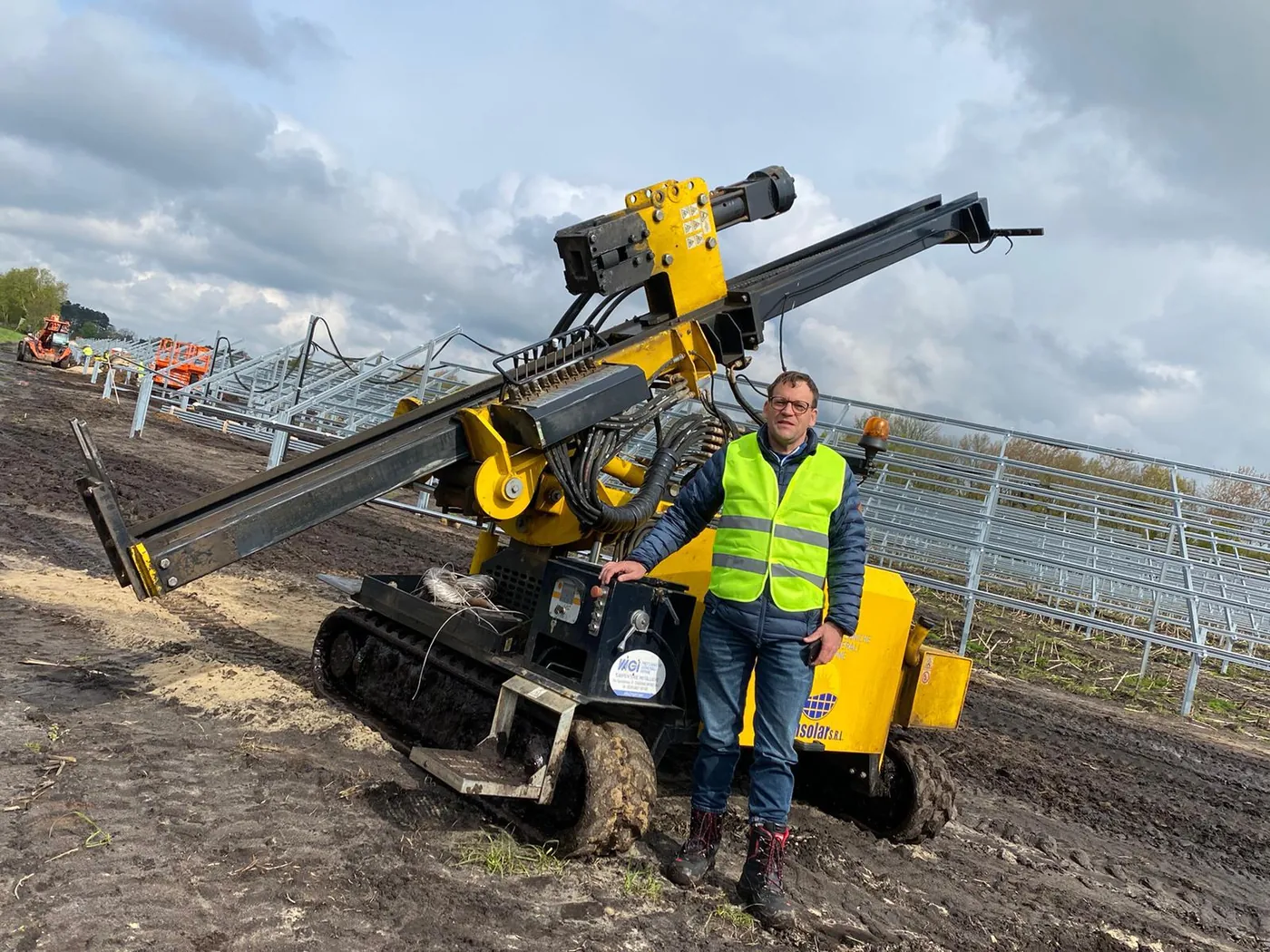 Dr. Mark-Oliver Otto auf der Baustelle eines Solarparks