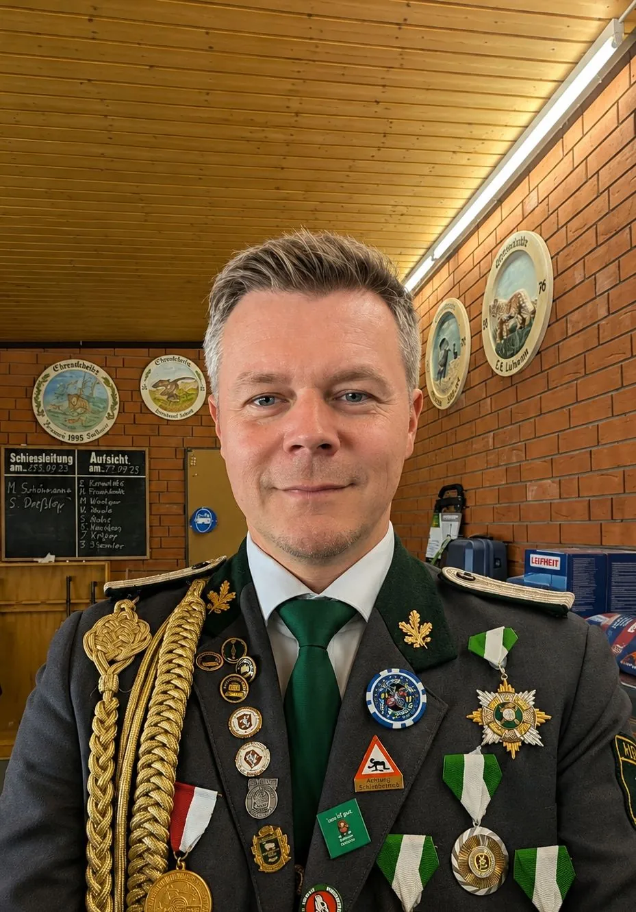 Sebastian Nabe in seiner Uniform im Schützenverein
