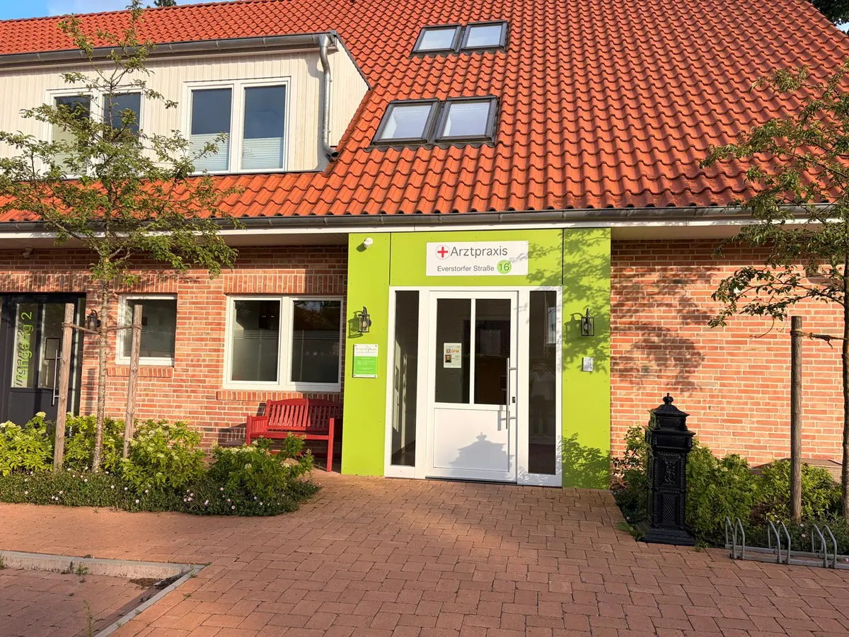 Eingang der Landarztpraxis in Heidenau