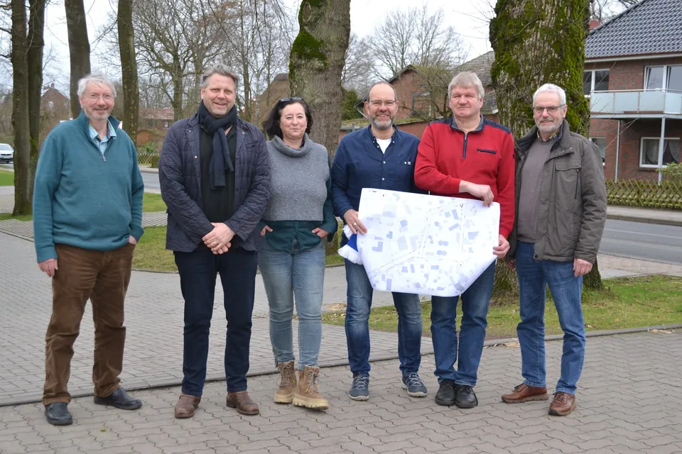 Dorfgemeinschaft und Gemeindevertreter bei den Vorbereitungen zur 1.000-Jahr-Feier Avensens